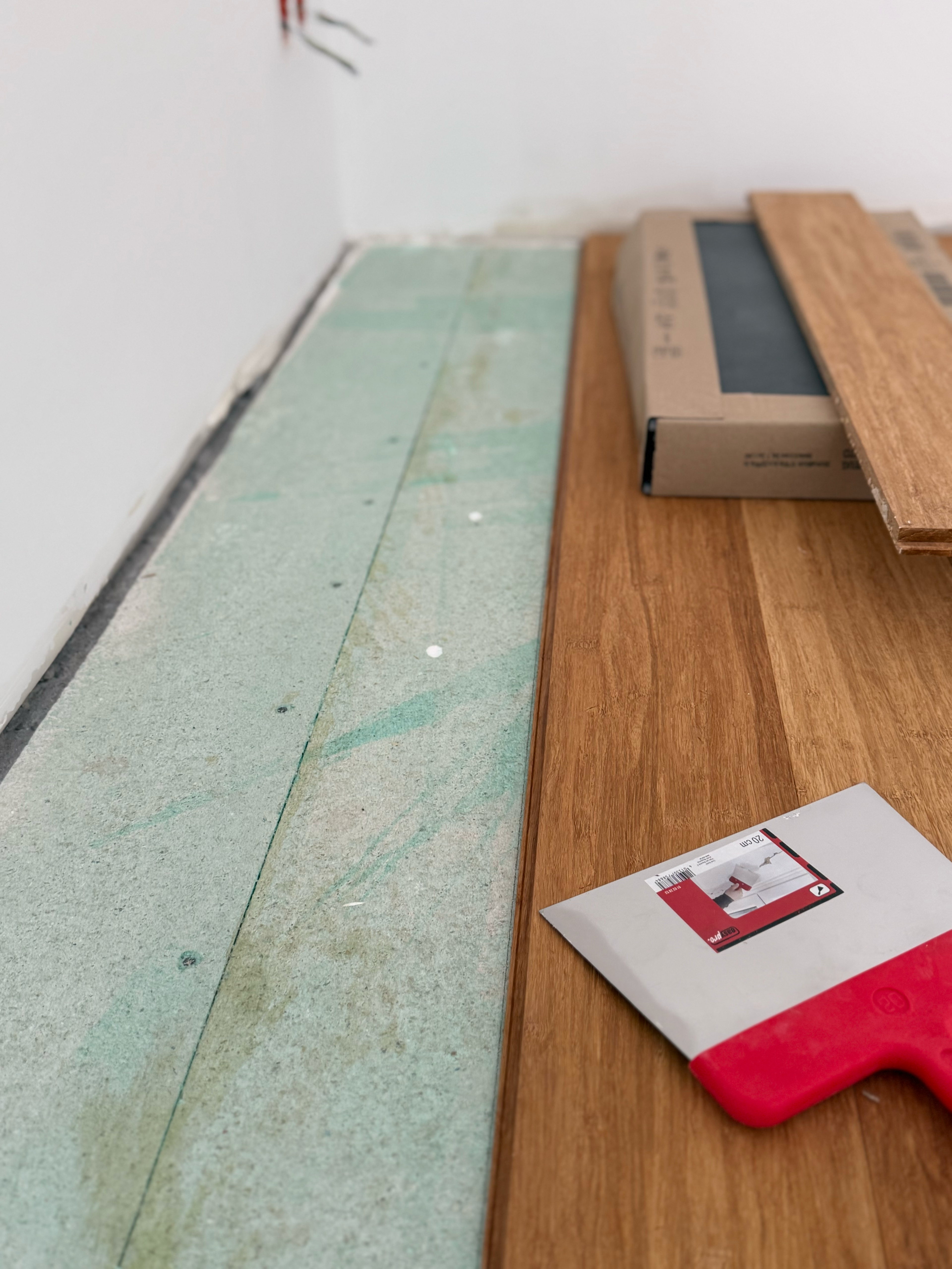 Bambusparkett wird verlegt