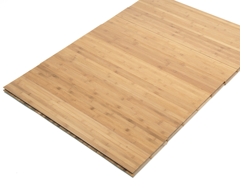 Dunkles Bambusschnellparkett von Glimpex-G, lackiert, horizontal verlegt, elegantes Bodenbelag aus Bambus.