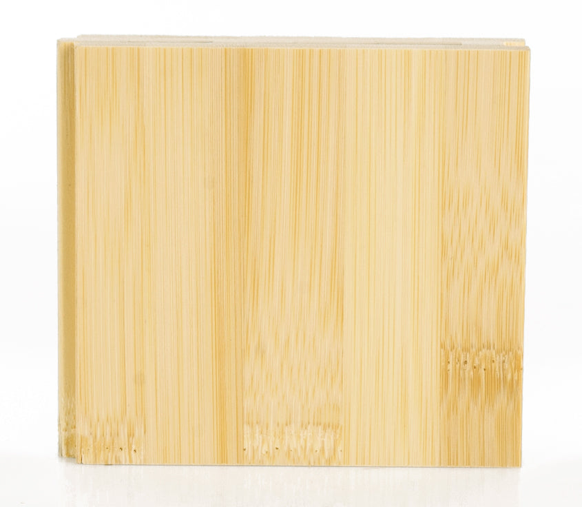 Hellbraunes Bambusparkett in horizontal Anordnung von Glimpex-G, sichtbare Oberfläche und natürliche Holzstruktur.