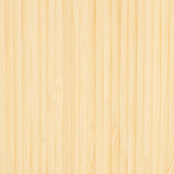 Hellgelbe Bambusfußleisten aus Bambusparkett von Glimpex-G, vertikale Verlegung, sichtbarer Bambus mit glatter Oberfläche.