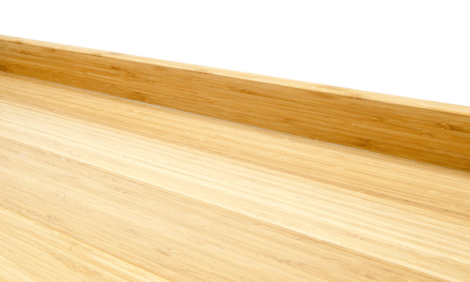 Helle vertikale Bambusfußleisten aus Bambusparkett von Glimpex-G, roh, mit glatter Oberfläche und natürlichem Holzdesign.